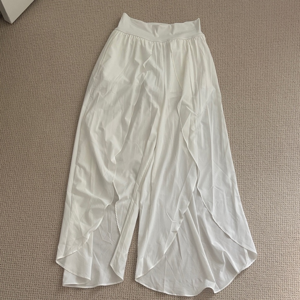 HALARA Flowing White Wide-Leg Pants